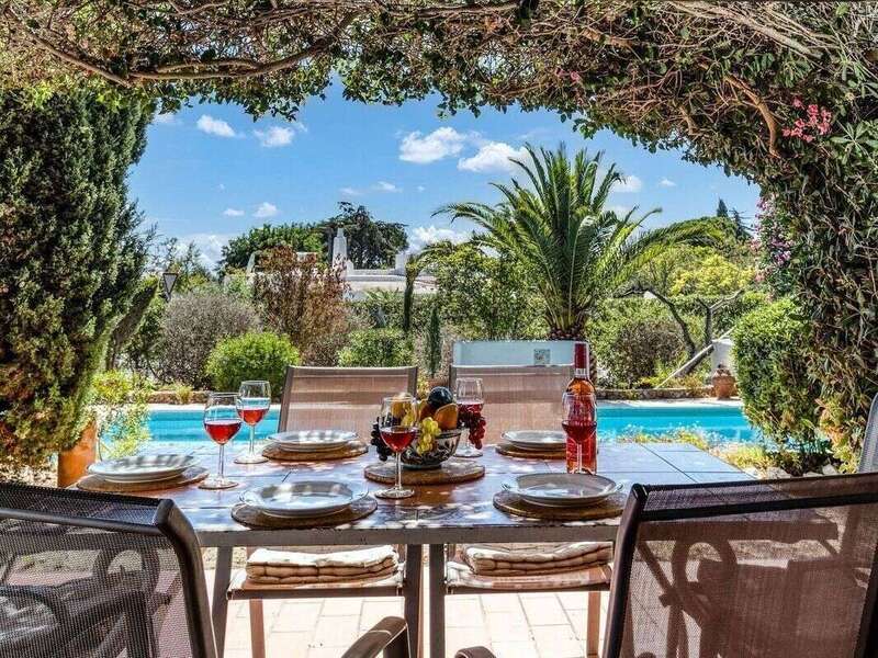 table_avec_piscine